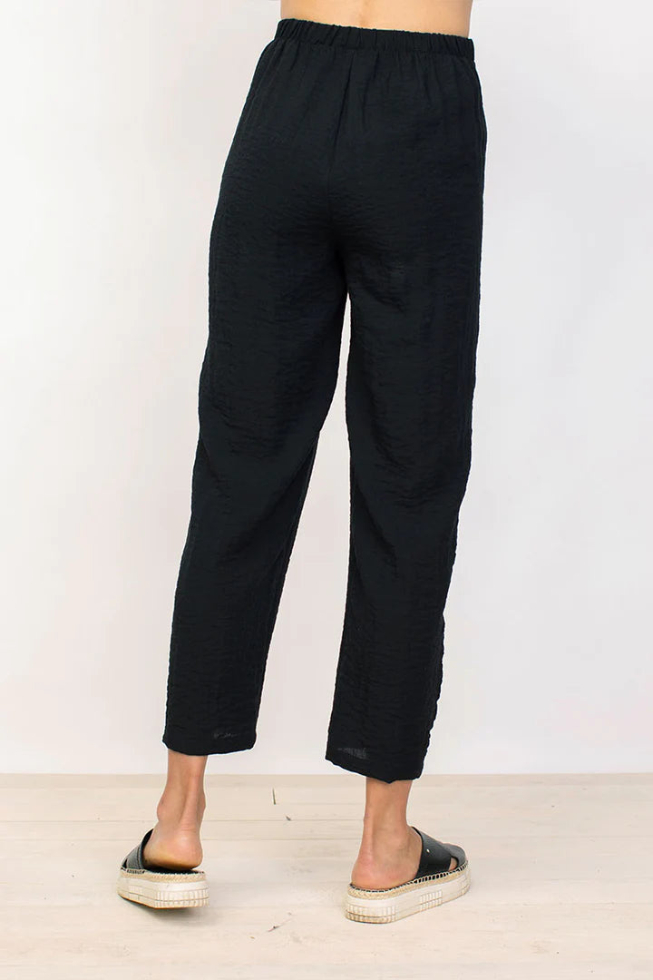 Solid Ruched Ankle Pant in Black
