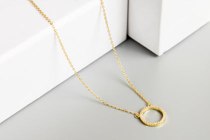 Circle Pendant Necklace in Gold