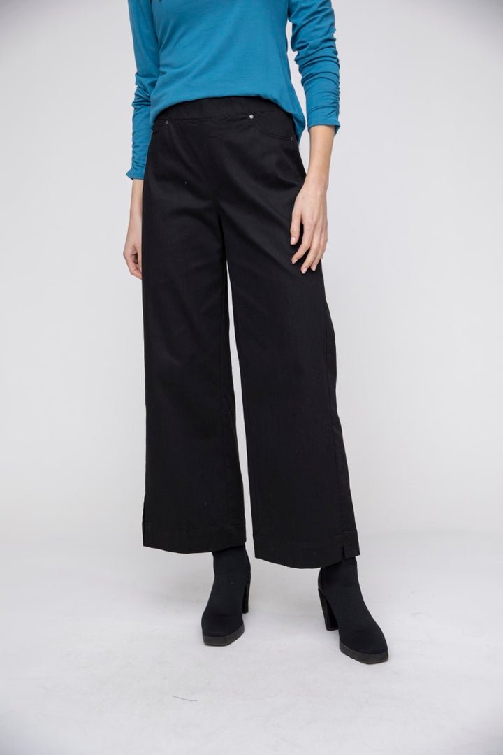 Modern Stretch Wide Leg Pants in Black