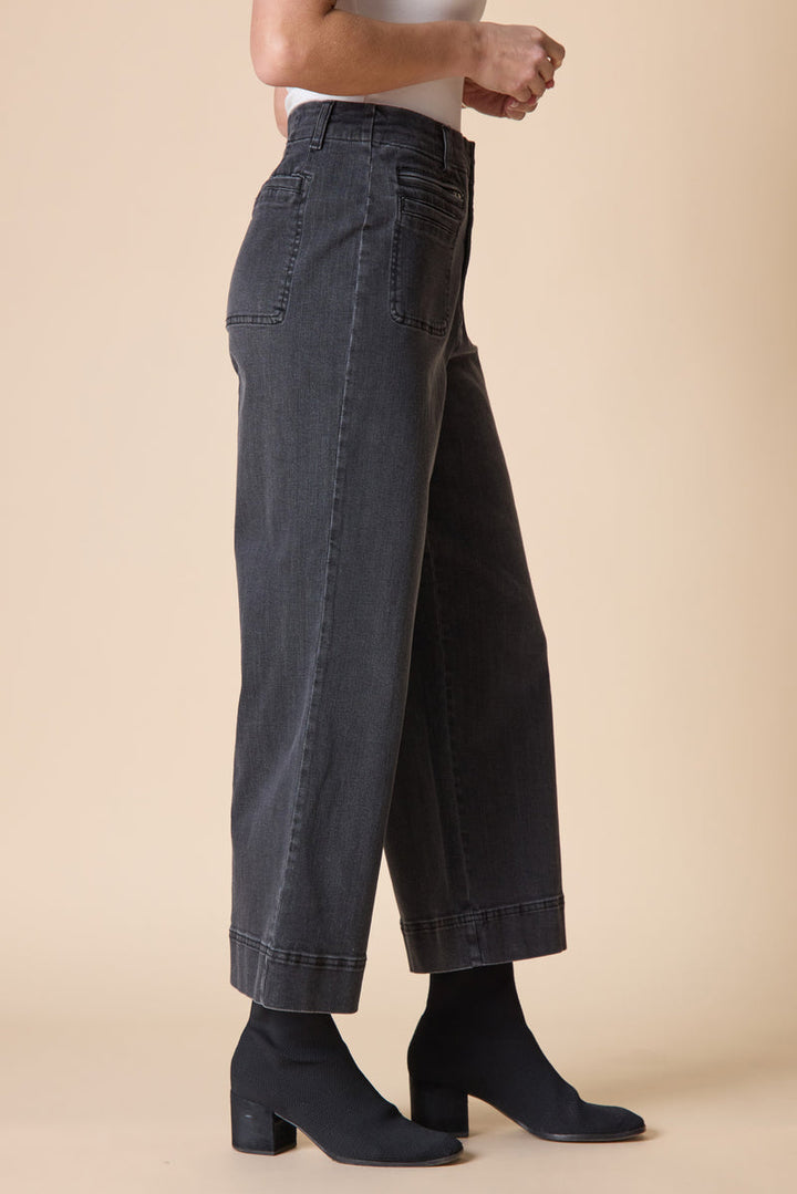 Stretch Denim Refreshed Ankle Jean in Black Denim