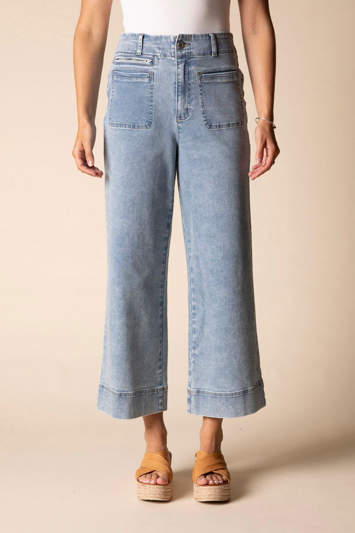 Crop Essential Jean in Light Denim