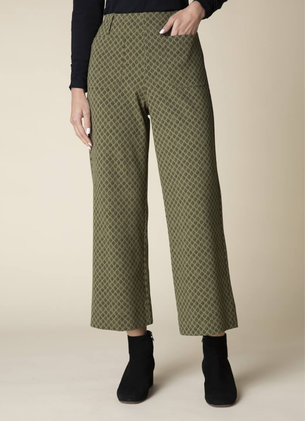 Luxe Ponte Stamped Floral Diamond Ankle Pant in Olive