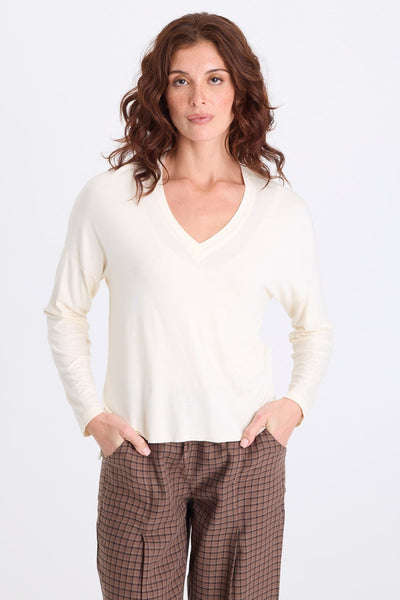 Noor Jersey V-Neck Long Sleeve Top in Toasted Almond