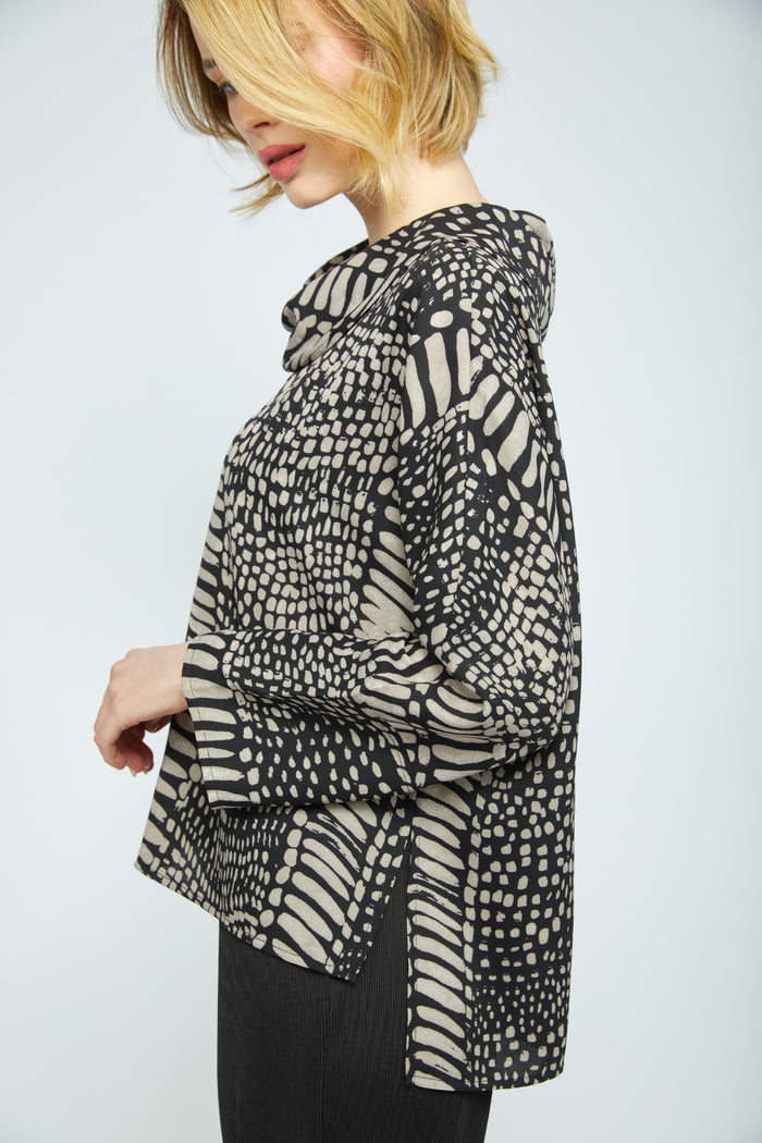 Stepping Stones Pullover in Black