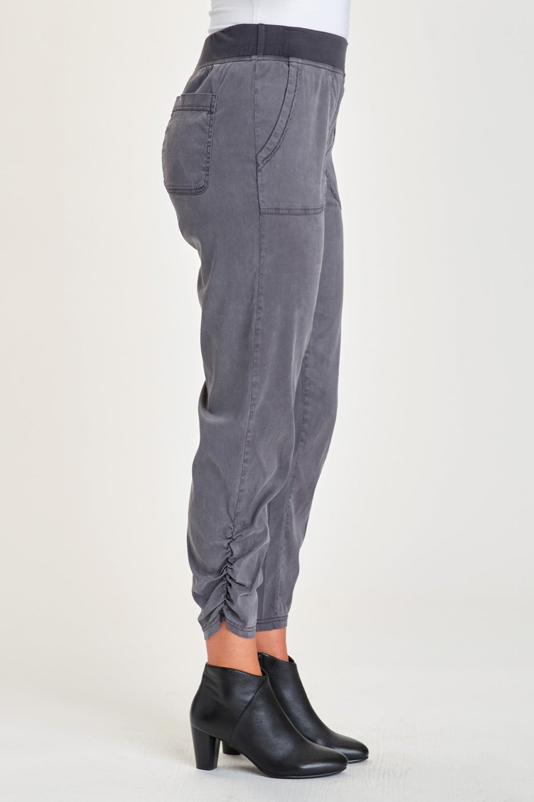 Lyan Slim Pant in Nebulous Pigment