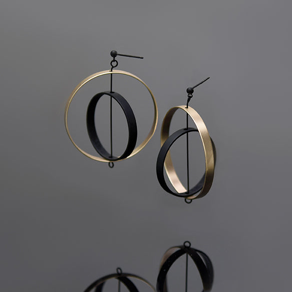 Axle Earrings Black Gold