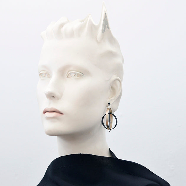 Axle Earrings Black Gold