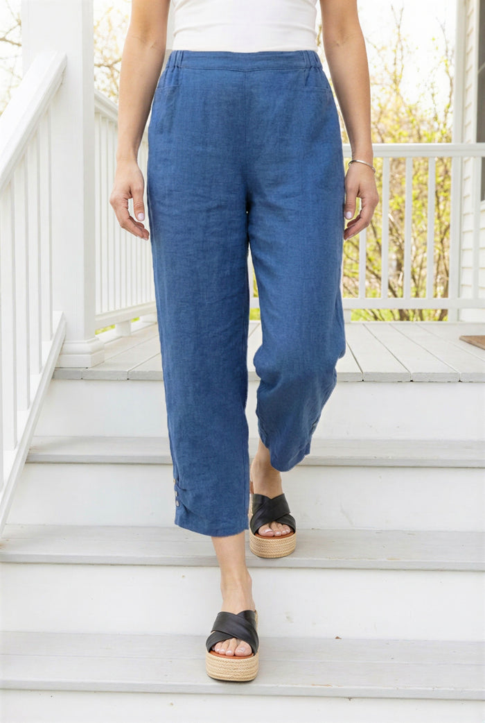 Pleat Button Capri in Navy