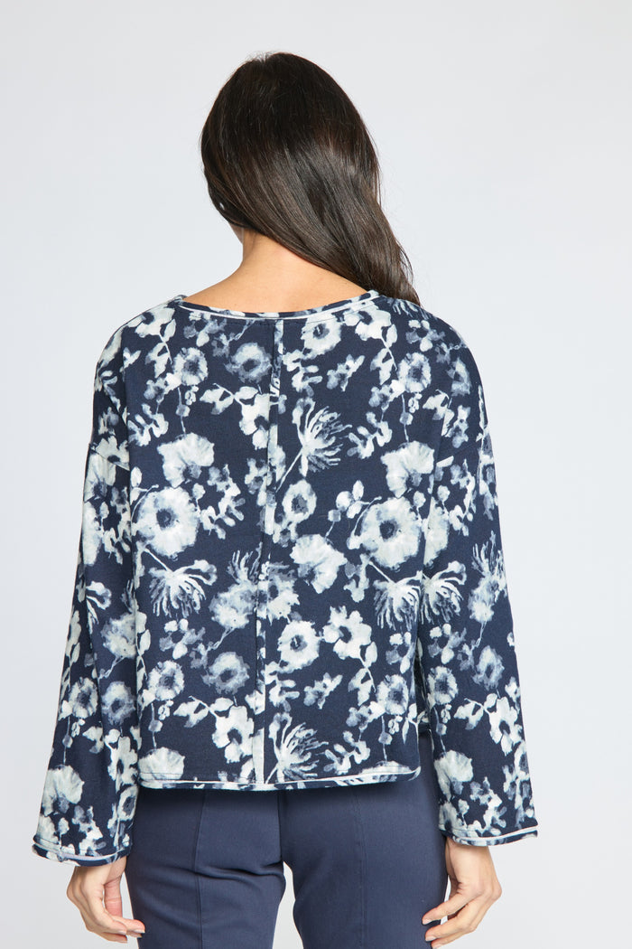 Focus Floral Pullover Sweater in Navy