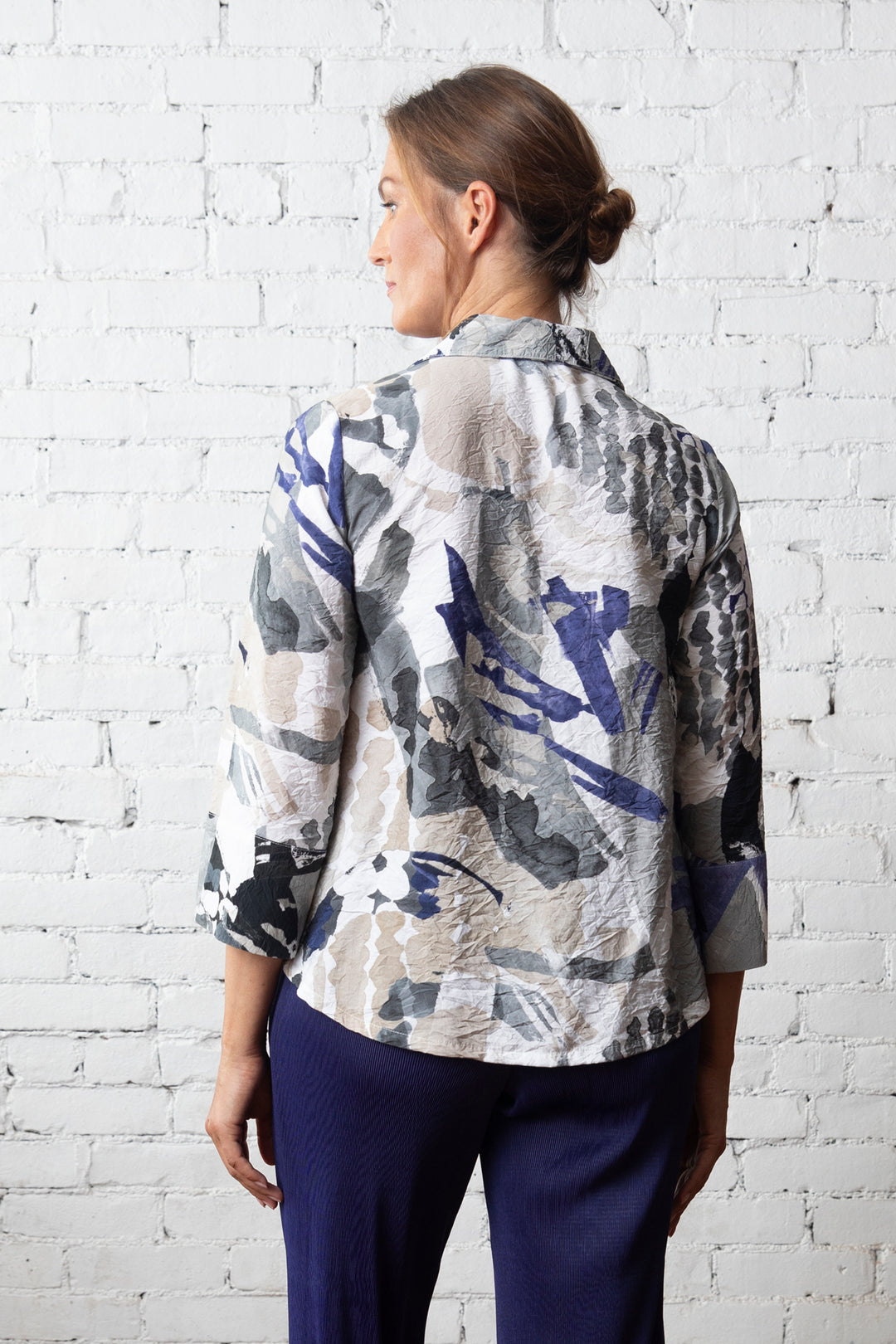 Crinkle Abstract Snap Front Shirt Jacket in Black