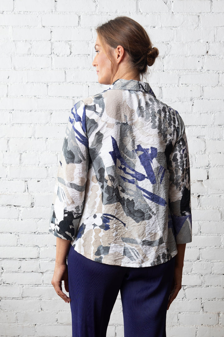 Crinkle Abstract Snap Front Shirt Jacket in Black