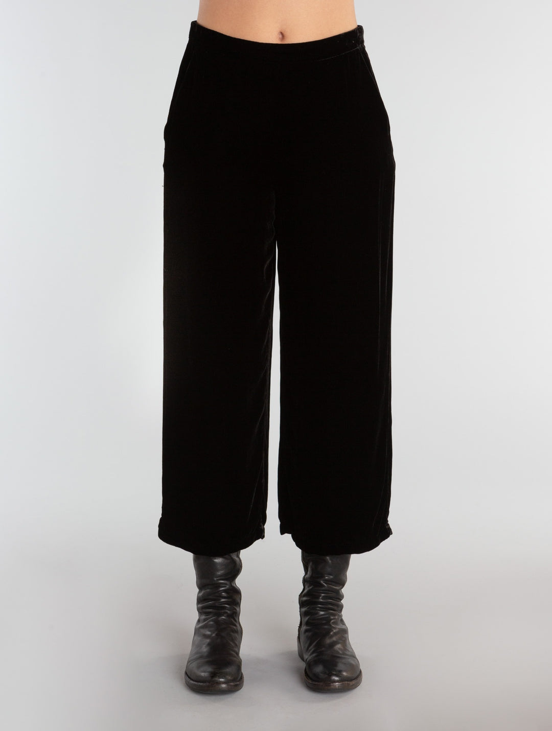 Cropped Wide Leg Pant in Black Velvet