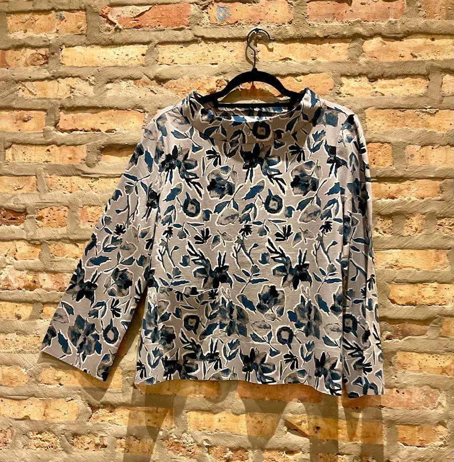 Deep Hem Flower Pocket Mirage Pullover