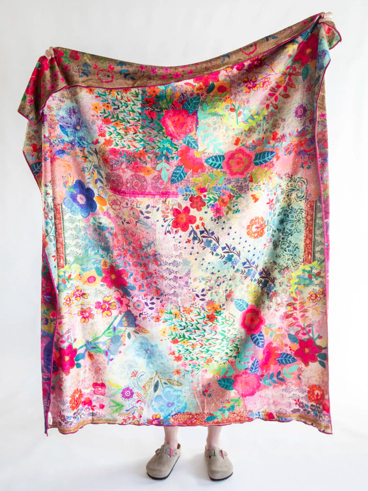 Double-Sided Cozy Throw Blanket in Jewel Border