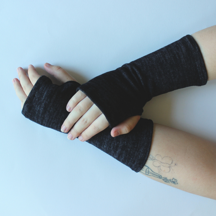 Heather Jersey Fingerless Gloves in Black