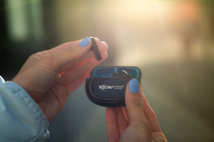Skim Wireless Earbuds in Black