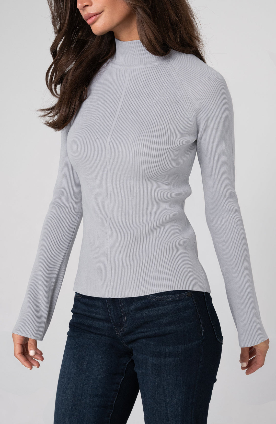 Long Sleeve Turtleneck Sweater in Light Heather Grey