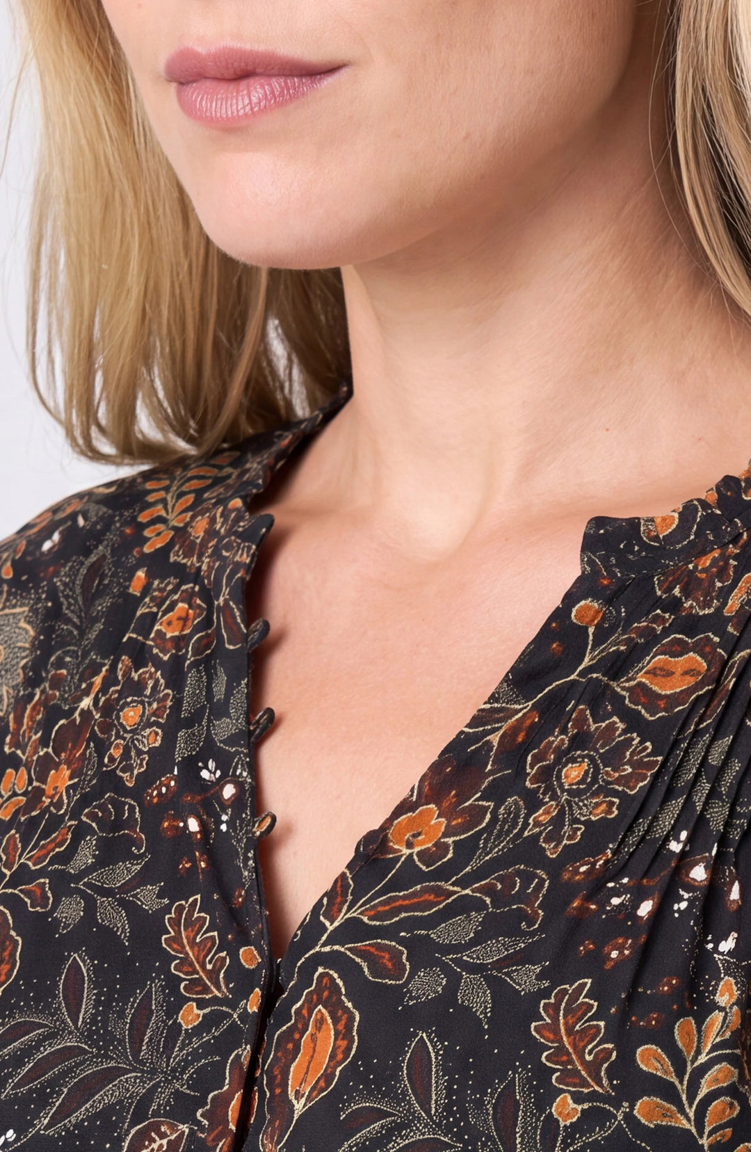 Long Sleeve Woven Blouse in Black Rust Multi