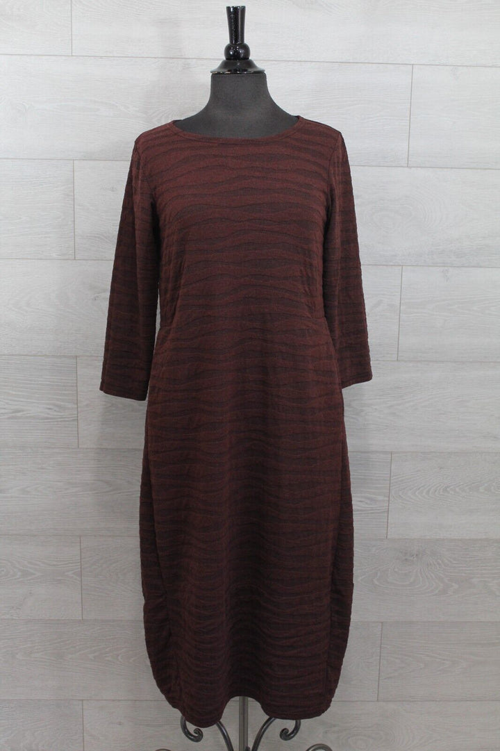 Textured 3/4 Sleeve Dress in Barnwood Red