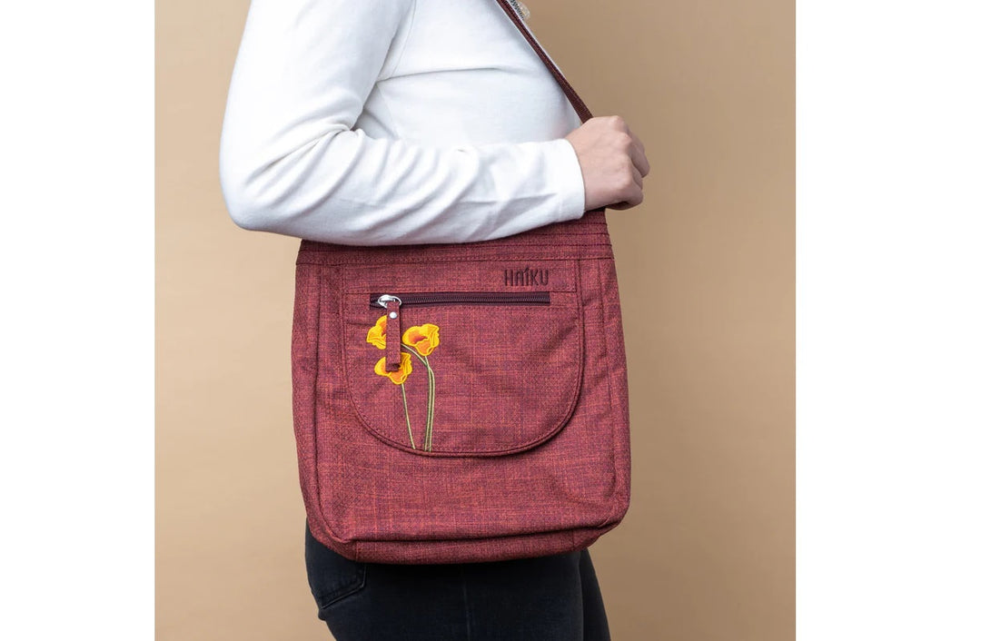Jaunt Bag in Poppy Berry