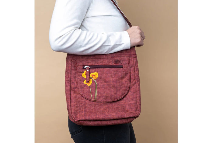 Jaunt Bag in Poppy Berry