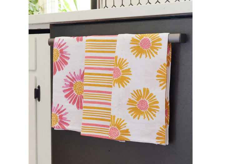 Set of 3 Kitchen Towels in Pink Daisies